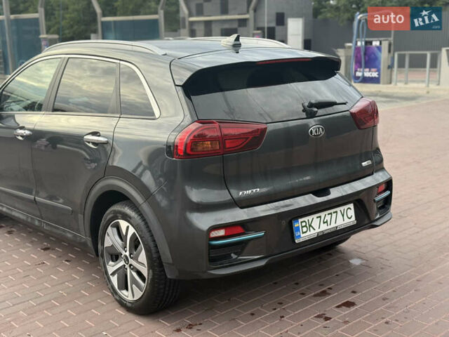 Серый Киа Niro, объемом двигателя 0 л и пробегом 77 тыс. км за 20990 $, фото 6 на Automoto.ua