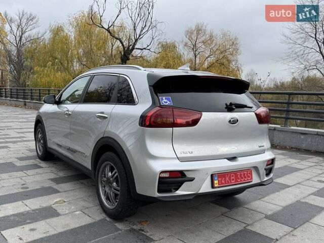Сірий Кіа Niro, об'ємом двигуна 0 л та пробігом 101 тис. км за 19300 $, фото 4 на Automoto.ua