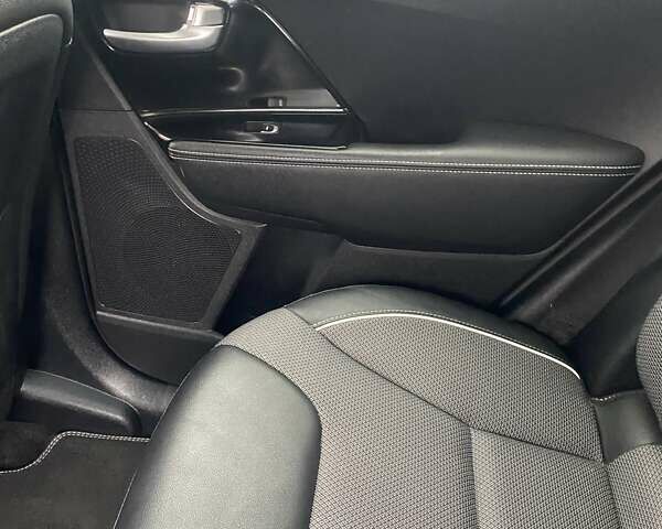 Серый Киа Niro, объемом двигателя 0 л и пробегом 54 тыс. км за 19999 $, фото 36 на Automoto.ua