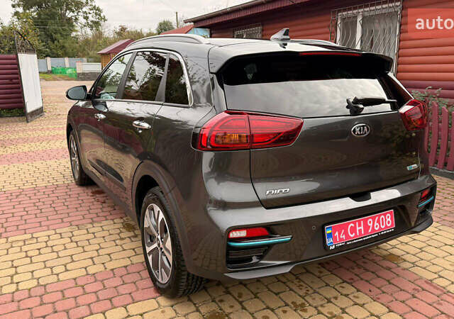 Серый Киа Niro, объемом двигателя 0 л и пробегом 88 тыс. км за 19700 $, фото 6 на Automoto.ua