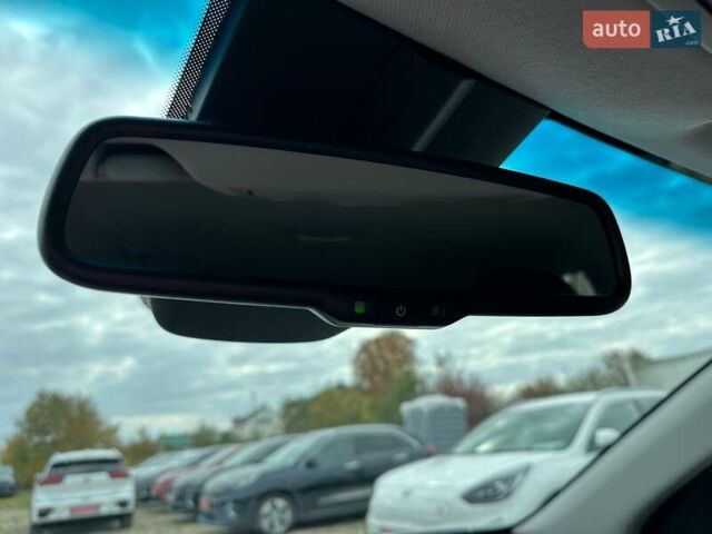 Серый Киа Niro, объемом двигателя 0 л и пробегом 62 тыс. км за 24600 $, фото 10 на Automoto.ua