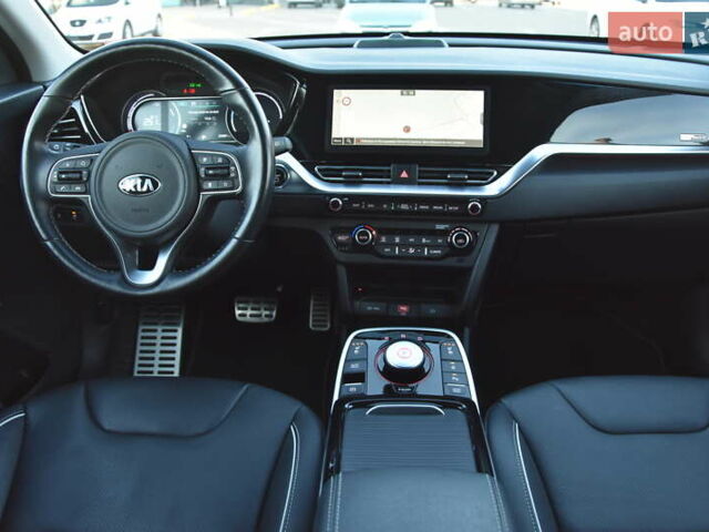 Серый Киа Niro, объемом двигателя 0 л и пробегом 23 тыс. км за 24590 $, фото 23 на Automoto.ua
