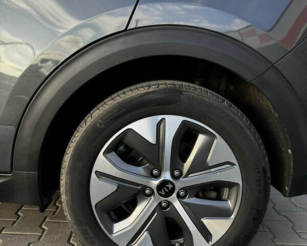 Серый Киа Niro, объемом двигателя 0 л и пробегом 86 тыс. км за 23400 $, фото 39 на Automoto.ua