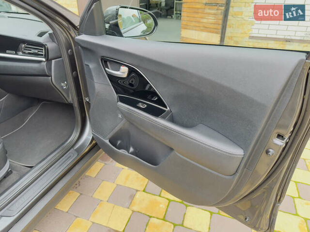 Серый Киа Niro, объемом двигателя 0 л и пробегом 137 тыс. км за 18950 $, фото 28 на Automoto.ua