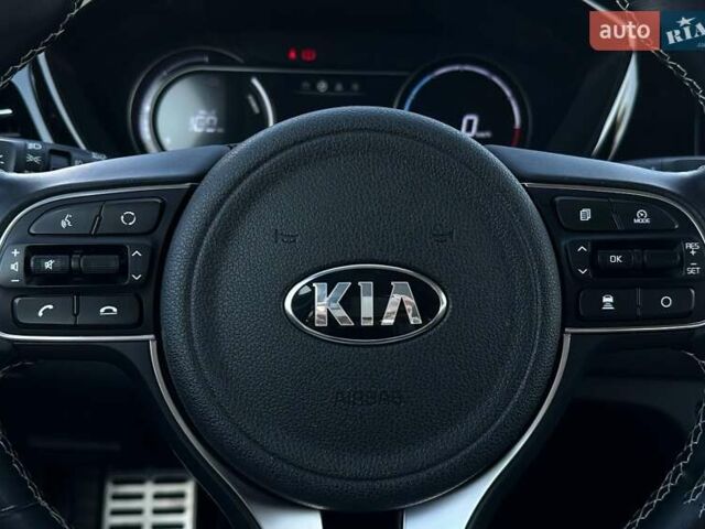 Сірий Кіа Niro, об'ємом двигуна 0 л та пробігом 37 тис. км за 24600 $, фото 44 на Automoto.ua