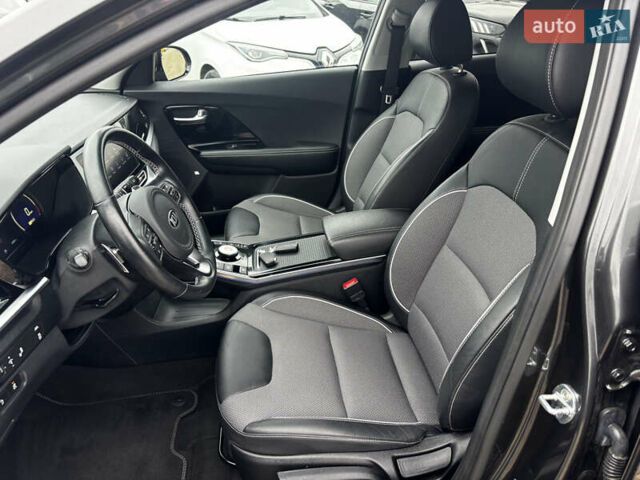 Серый Киа Niro, объемом двигателя 0 л и пробегом 39 тыс. км за 23100 $, фото 17 на Automoto.ua