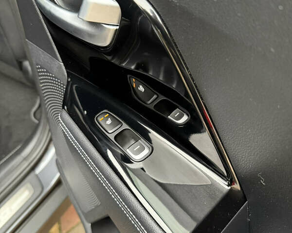 Сірий Кіа Niro, об'ємом двигуна 0 л та пробігом 50 тис. км за 22300 $, фото 63 на Automoto.ua