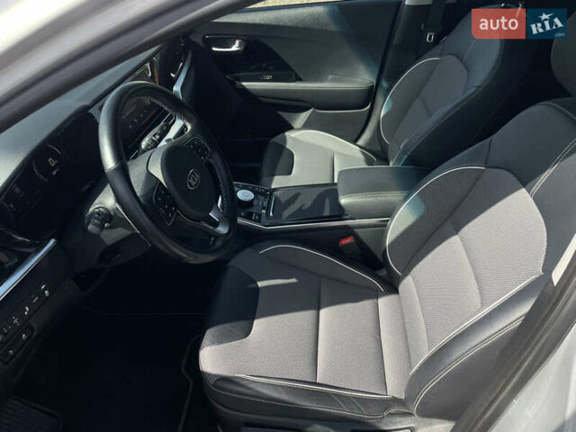Серый Киа Niro, объемом двигателя 0 л и пробегом 51 тыс. км за 21760 $, фото 28 на Automoto.ua