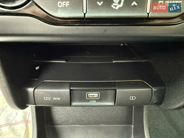 Сірий Кіа Niro, об'ємом двигуна 0 л та пробігом 50 тис. км за 22300 $, фото 78 на Automoto.ua