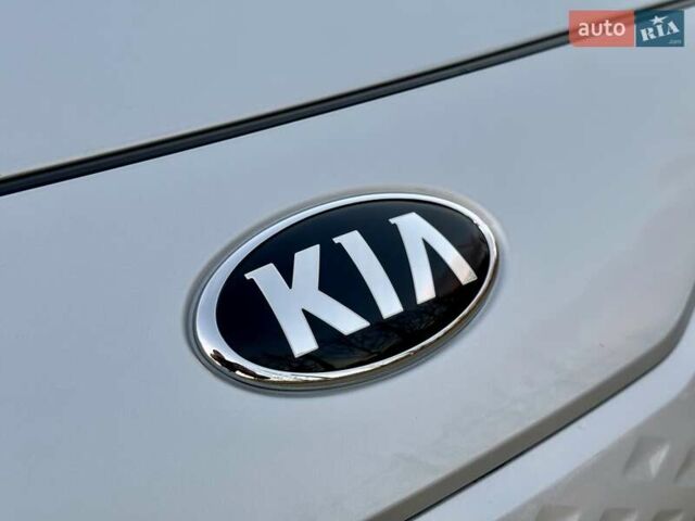 Киа Niro 2021 в Бердичеве на Automoto.ua Серый Киа Niro, объемом двигателя 0 л и пробегом 70 тыс. км за 21350 $, фото 28 на Automoto.ua