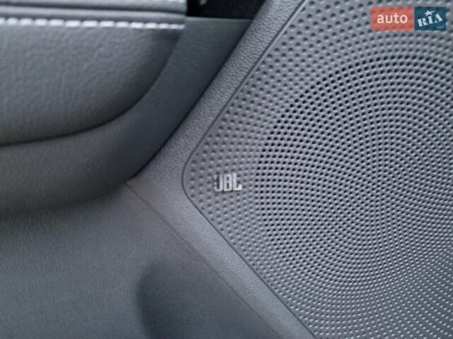 Серый Киа Niro, объемом двигателя 0 л и пробегом 42 тыс. км за 22850 $, фото 21 на Automoto.ua