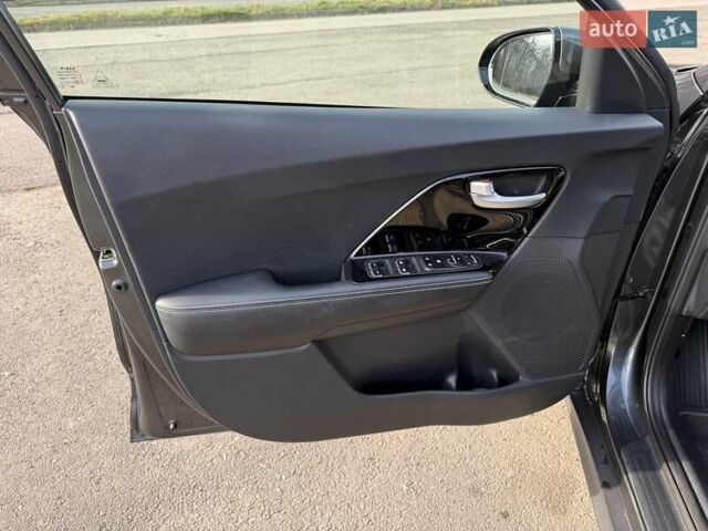Сірий Кіа Niro, об'ємом двигуна 0 л та пробігом 88 тис. км за 21700 $, фото 27 на Automoto.ua