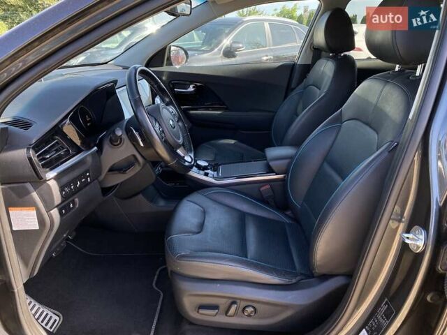 Серый Киа Niro, объемом двигателя 0 л и пробегом 67 тыс. км за 23400 $, фото 28 на Automoto.ua