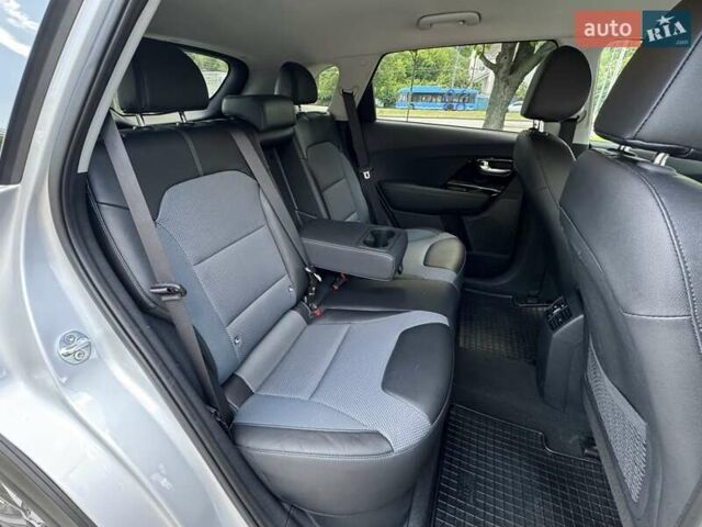 Серый Киа Niro, объемом двигателя 0 л и пробегом 96 тыс. км за 18999 $, фото 26 на Automoto.ua