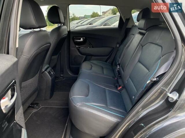 Серый Киа Niro, объемом двигателя 0 л и пробегом 66 тыс. км за 24200 $, фото 44 на Automoto.ua