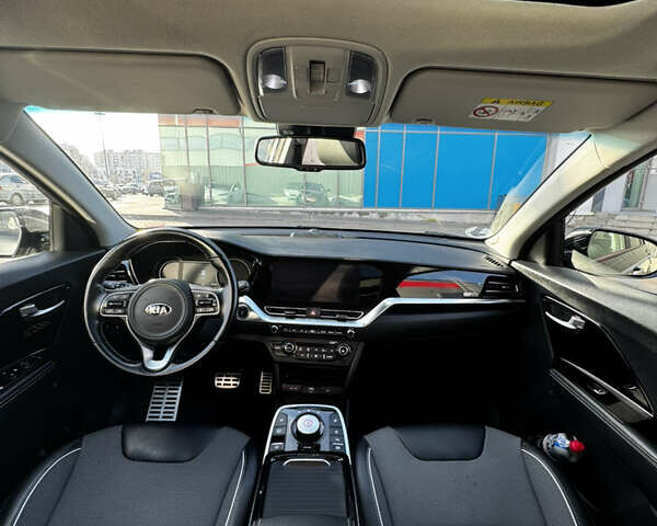 Серый Киа Niro, объемом двигателя 0 л и пробегом 86 тыс. км за 23400 $, фото 54 на Automoto.ua