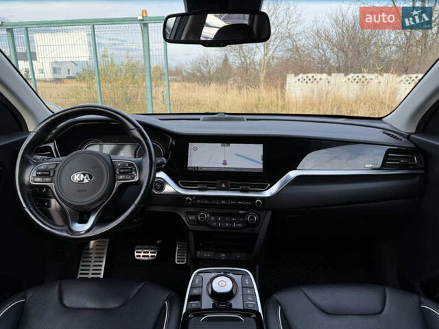 Серый Киа Niro, объемом двигателя 0 л и пробегом 82 тыс. км за 22900 $, фото 2 на Automoto.ua