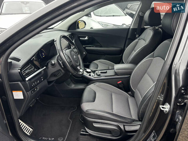 Серый Киа Niro, объемом двигателя 0 л и пробегом 39 тыс. км за 23100 $, фото 18 на Automoto.ua