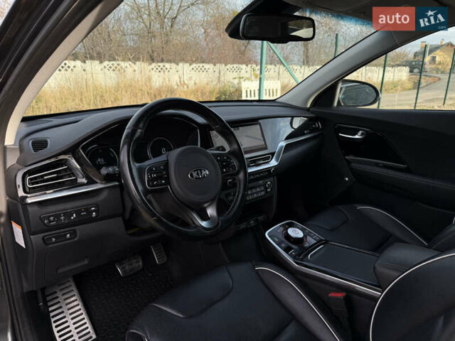 Серый Киа Niro, объемом двигателя 0 л и пробегом 82 тыс. км за 22900 $, фото 35 на Automoto.ua