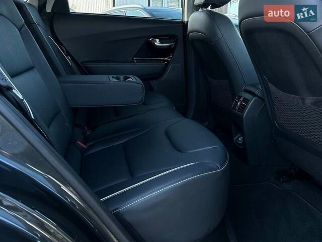 Серый Киа Niro, объемом двигателя 0 л и пробегом 54 тыс. км за 23900 $, фото 90 на Automoto.ua
