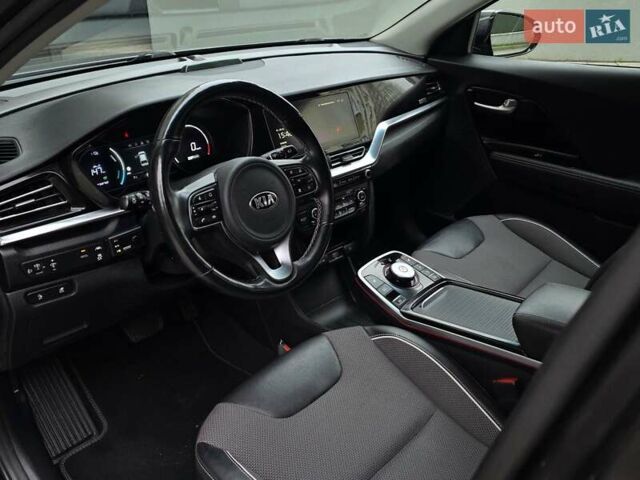 Серый Киа Niro, объемом двигателя 0 л и пробегом 153 тыс. км за 17950 $, фото 24 на Automoto.ua