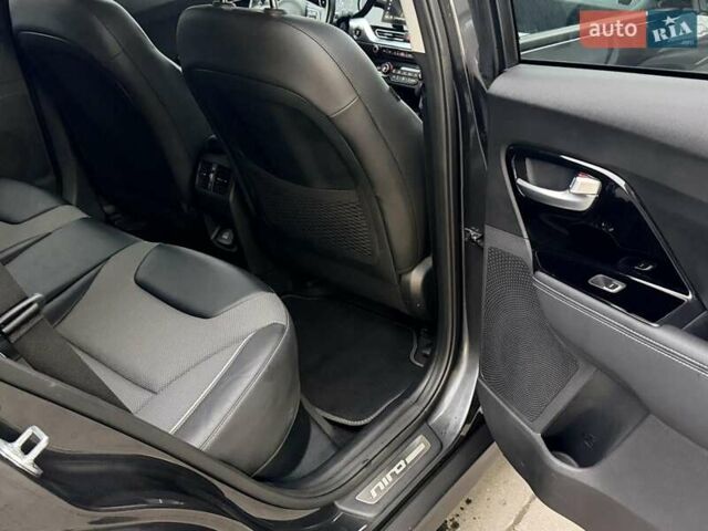 Серый Киа Niro, объемом двигателя 0 л и пробегом 47 тыс. км за 23890 $, фото 23 на Automoto.ua