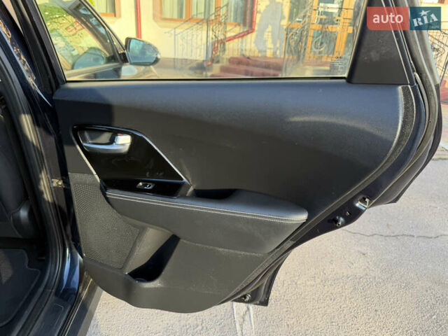 Серый Киа Niro, объемом двигателя 0 л и пробегом 157 тыс. км за 18350 $, фото 47 на Automoto.ua