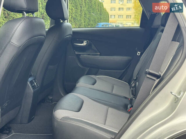 Сірий Кіа Niro, об'ємом двигуна 0 л та пробігом 141 тис. км за 17799 $, фото 35 на Automoto.ua