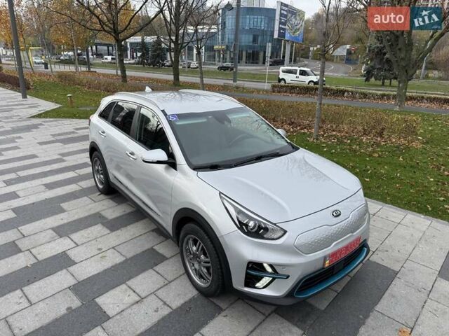 Сірий Кіа Niro, об'ємом двигуна 0 л та пробігом 101 тис. км за 19300 $, фото 8 на Automoto.ua