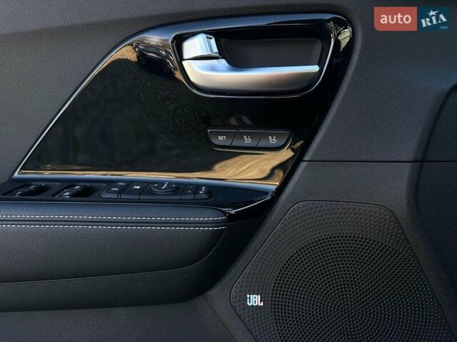 Серый Киа Niro, объемом двигателя 0 л и пробегом 54 тыс. км за 23900 $, фото 37 на Automoto.ua