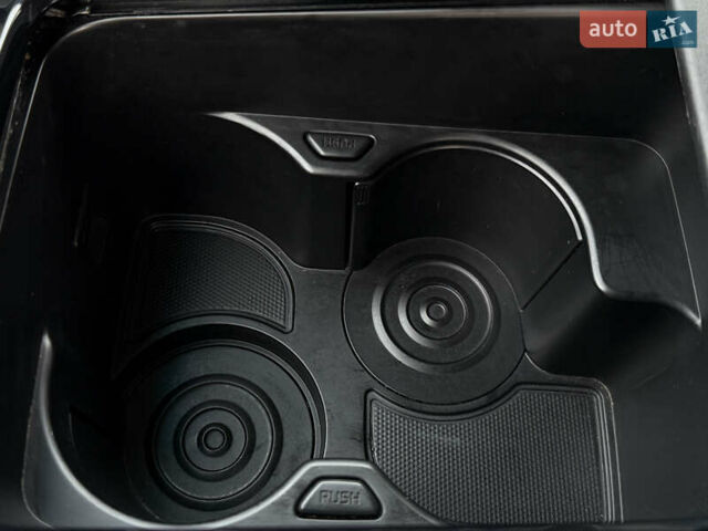 Серый Киа Niro, объемом двигателя 0 л и пробегом 82 тыс. км за 22900 $, фото 66 на Automoto.ua