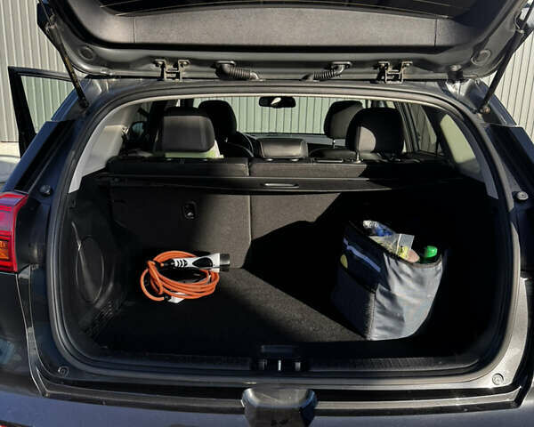 Серый Киа Niro, объемом двигателя 0 л и пробегом 86 тыс. км за 23400 $, фото 75 на Automoto.ua