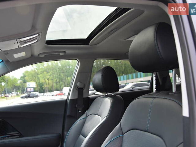 Серый Киа Niro, объемом двигателя 0 л и пробегом 34 тыс. км за 23999 $, фото 14 на Automoto.ua