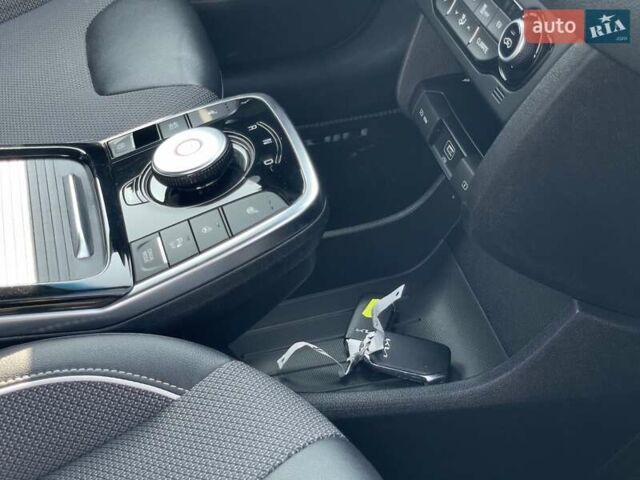 Серый Киа Niro, объемом двигателя 0 л и пробегом 88 тыс. км за 22250 $, фото 13 на Automoto.ua