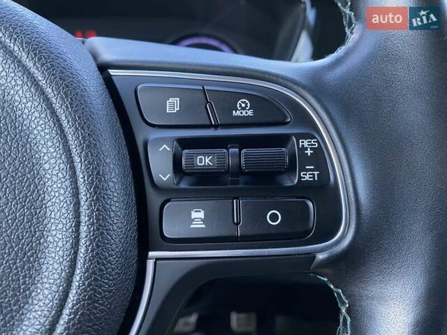 Серый Киа Niro, объемом двигателя 0 л и пробегом 67 тыс. км за 23400 $, фото 6 на Automoto.ua