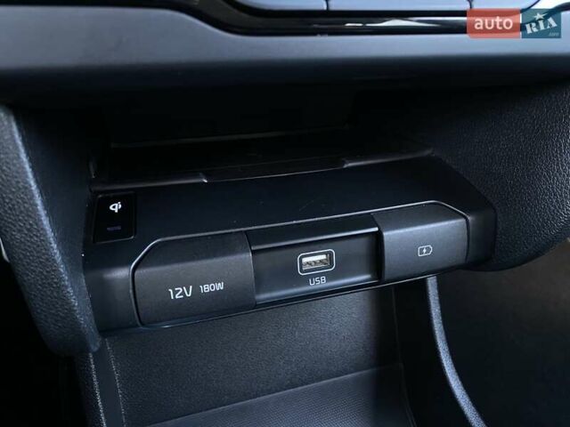 Серый Киа Niro, объемом двигателя 0 л и пробегом 66 тыс. км за 24200 $, фото 6 на Automoto.ua