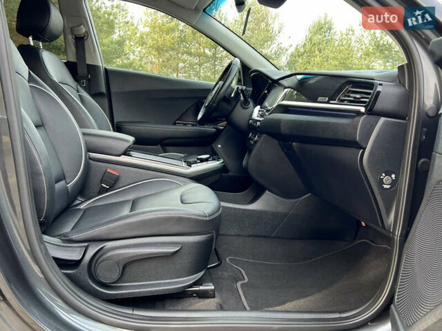 Серый Киа Niro, объемом двигателя 0 л и пробегом 49 тыс. км за 22890 $, фото 16 на Automoto.ua