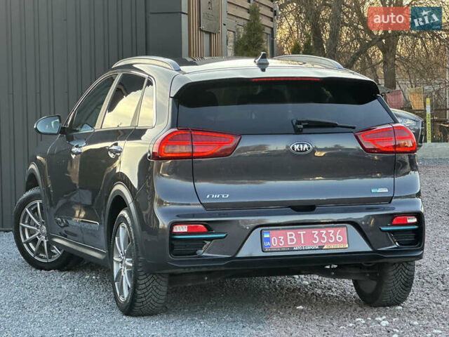 Серый Киа Niro, объемом двигателя 0 л и пробегом 55 тыс. км за 18899 $, фото 8 на Automoto.ua