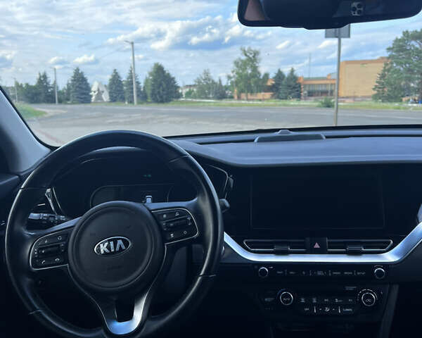 Серый Киа Niro, объемом двигателя 0 л и пробегом 102 тыс. км за 19200 $, фото 8 на Automoto.ua