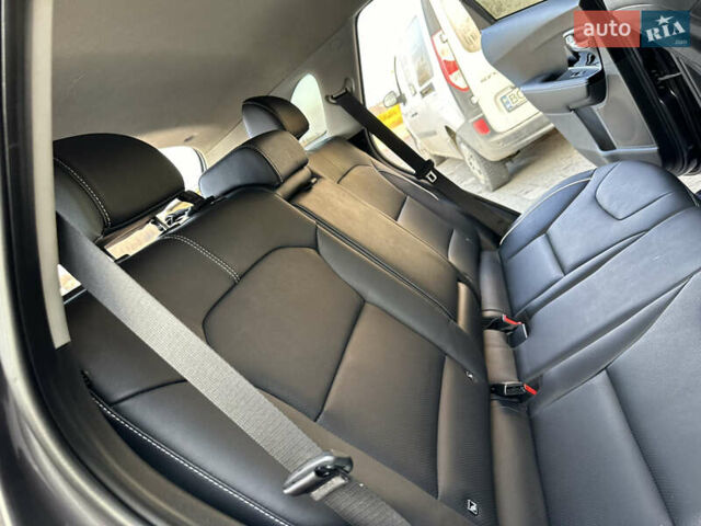Серый Киа Niro, объемом двигателя 0 л и пробегом 38 тыс. км за 19999 $, фото 55 на Automoto.ua