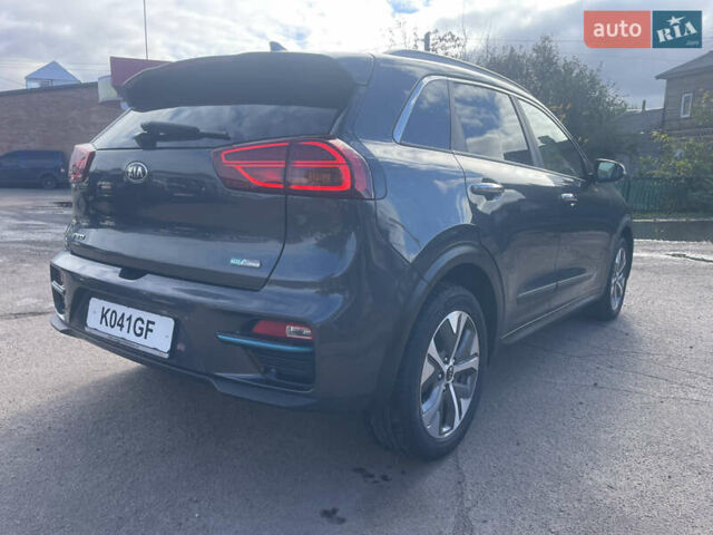 Сірий Кіа Niro, об'ємом двигуна 0 л та пробігом 140 тис. км за 18500 $, фото 7 на Automoto.ua