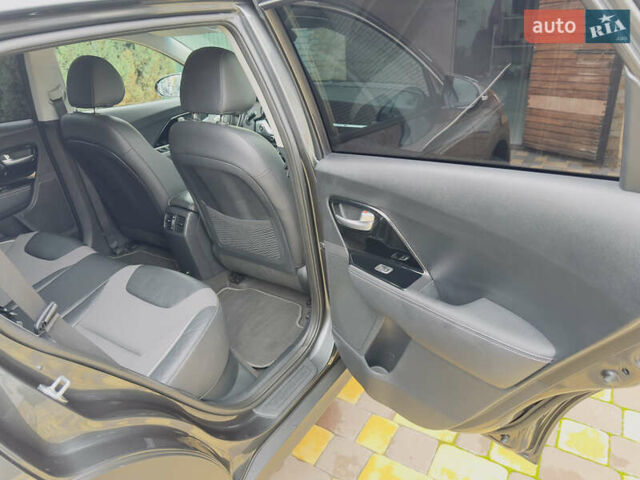 Серый Киа Niro, объемом двигателя 0 л и пробегом 137 тыс. км за 18450 $, фото 28 на Automoto.ua