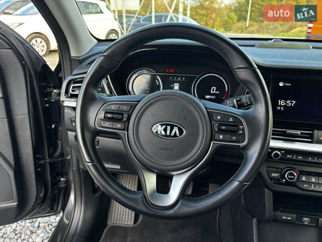 Сірий Кіа Niro, об'ємом двигуна 0 л та пробігом 50 тис. км за 19999 $, фото 16 на Automoto.ua
