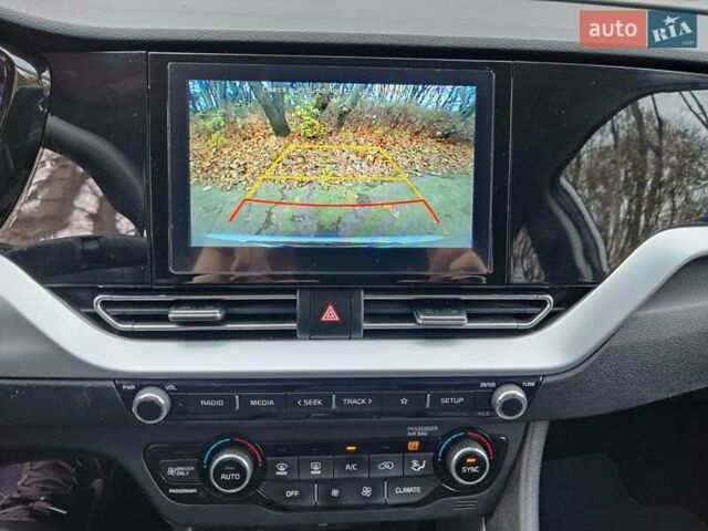 Сірий Кіа Niro, об'ємом двигуна 1.58 л та пробігом 115 тис. км за 19800 $, фото 22 на Automoto.ua