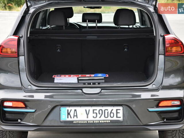 Серый Киа Niro, объемом двигателя 0 л и пробегом 34 тыс. км за 23999 $, фото 38 на Automoto.ua