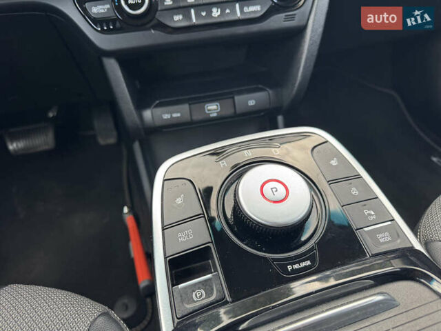 Сірий Кіа Niro, об'ємом двигуна 0 л та пробігом 141 тис. км за 17799 $, фото 46 на Automoto.ua