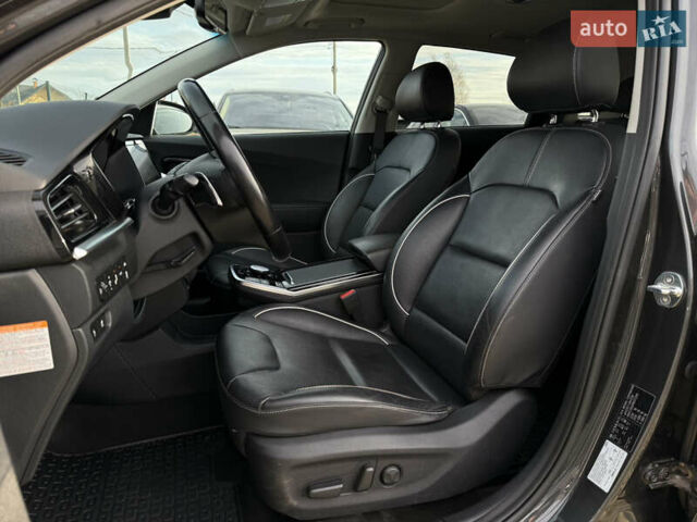 Серый Киа Niro, объемом двигателя 0 л и пробегом 82 тыс. км за 22900 $, фото 39 на Automoto.ua