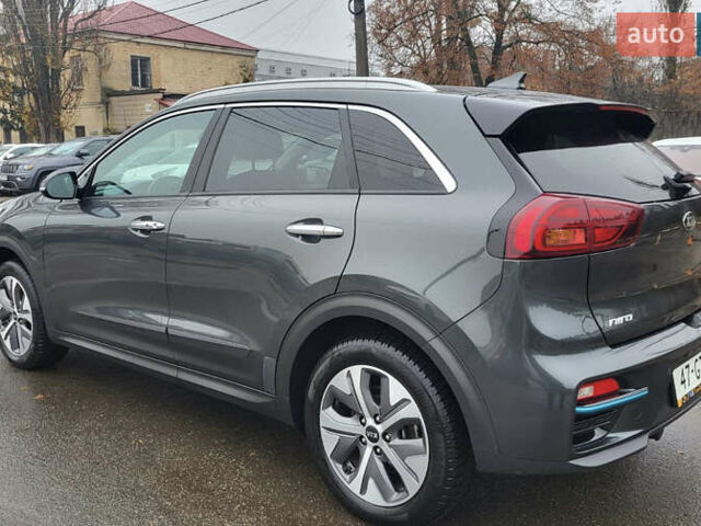 Сірий Кіа Niro, об'ємом двигуна 0 л та пробігом 106 тис. км за 20950 $, фото 4 на Automoto.ua