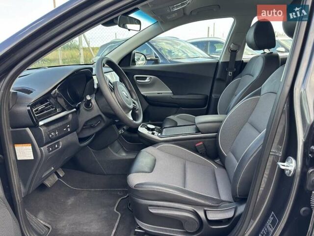 Серый Киа Niro, объемом двигателя 0 л и пробегом 52 тыс. км за 20750 $, фото 26 на Automoto.ua