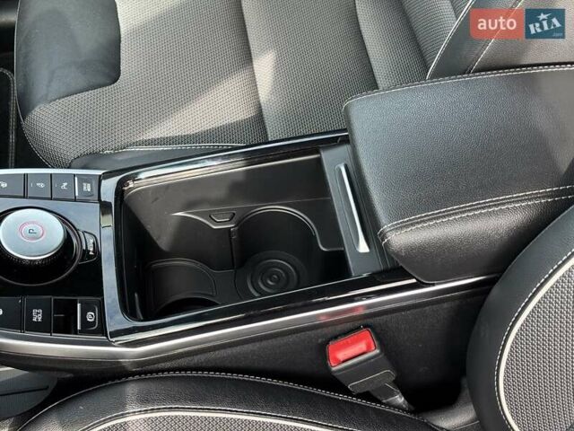 Серый Киа Niro, объемом двигателя 0 л и пробегом 67 тыс. км за 22400 $, фото 19 на Automoto.ua